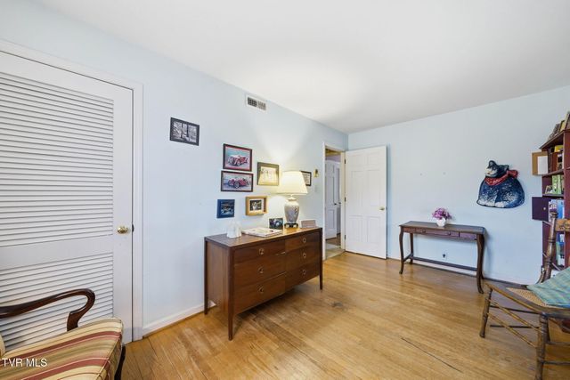 698 Garden Lane, Bristol, VA 24201