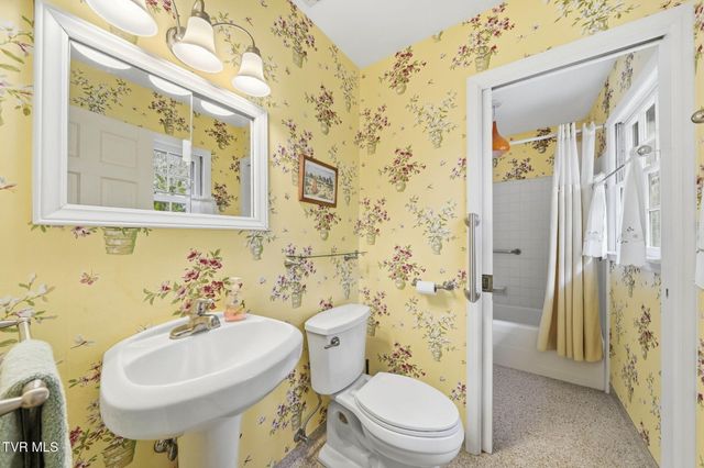 698 Garden Lane, Bristol, VA 24201