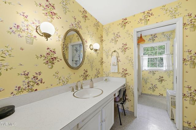 698 Garden Lane, Bristol, VA 24201