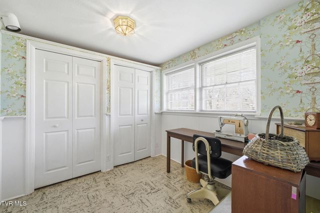 698 Garden Lane, Bristol, VA 24201