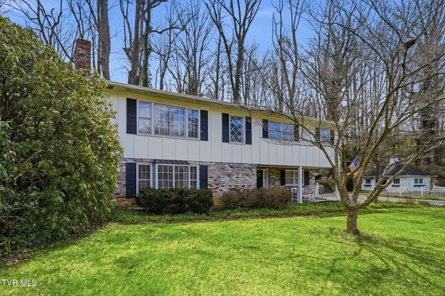 698 Garden Lane, Bristol, VA 24201
