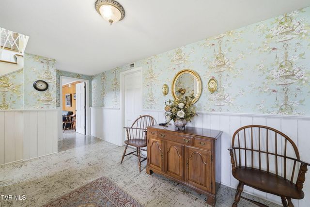 698 Garden Lane, Bristol, VA 24201