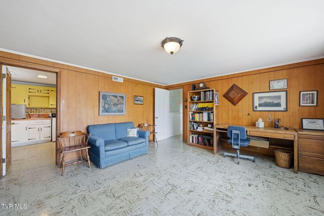 698 Garden Lane, Bristol, VA 24201