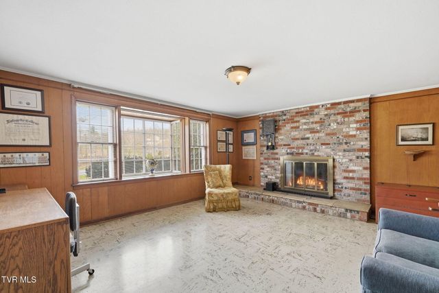 698 Garden Lane, Bristol, VA 24201