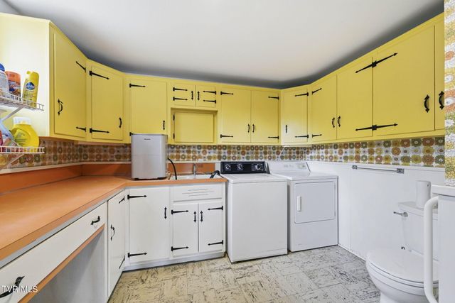 698 Garden Lane, Bristol, VA 24201