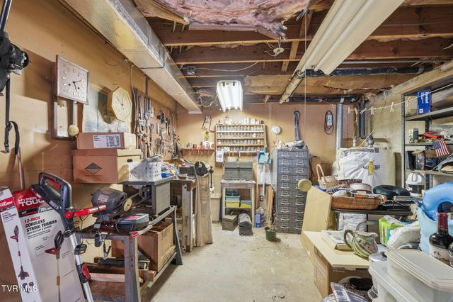 698 Garden Lane, Bristol, VA 24201