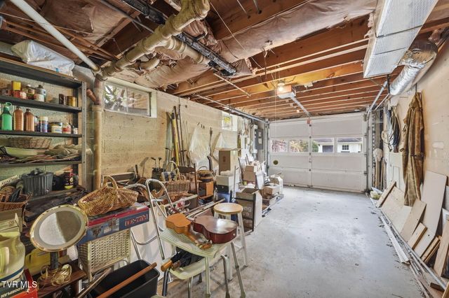 698 Garden Lane, Bristol, VA 24201