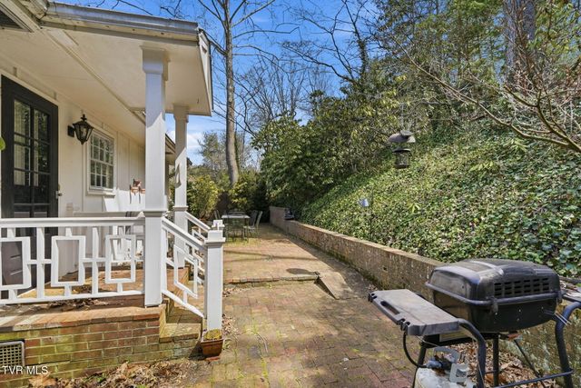 698 Garden Lane, Bristol, VA 24201