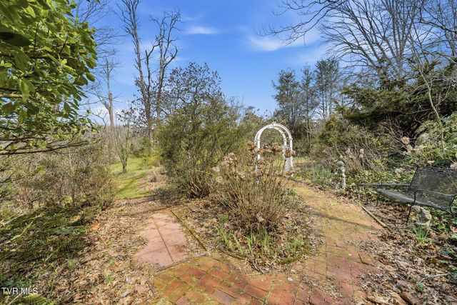 698 Garden Lane, Bristol, VA 24201