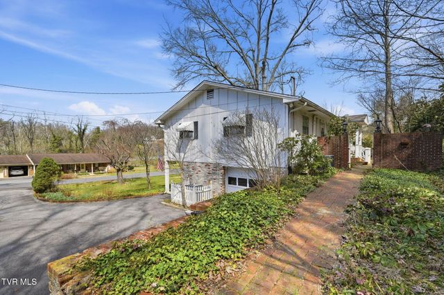 698 Garden Lane, Bristol, VA 24201