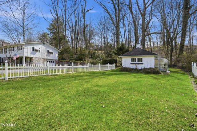 698 Garden Lane, Bristol, VA 24201