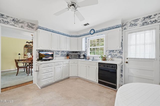 698 Garden Lane, Bristol, VA 24201