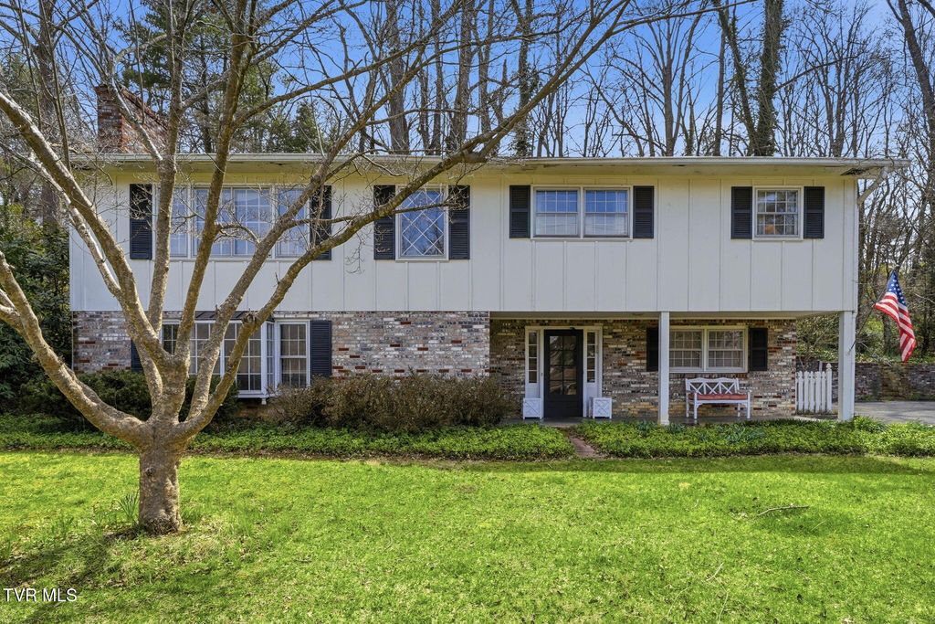 698 Garden Lane, Bristol, VA 24201