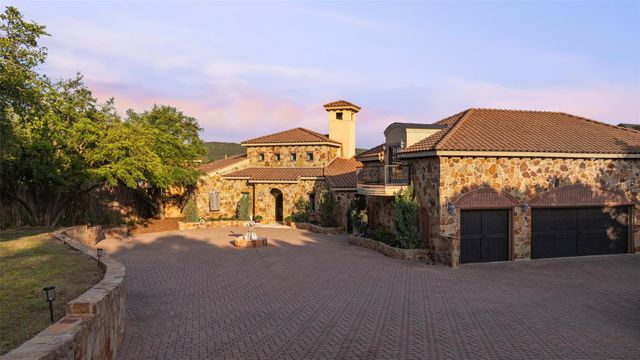 17743 Reed Parks RD W, Jonestown, TX 78645