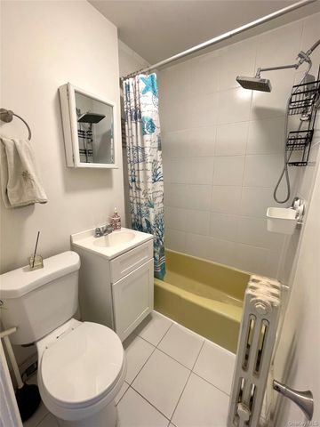 246-02 Jericho Turnpike 2, Floral Park, NY 11001