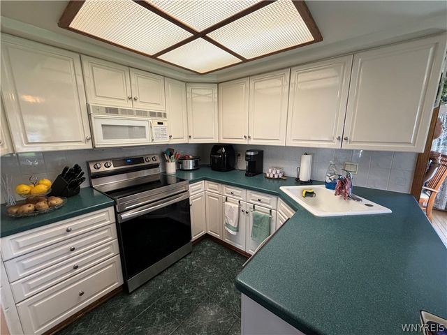 72 Fieldstone Drive, Grand Island, NY 14072