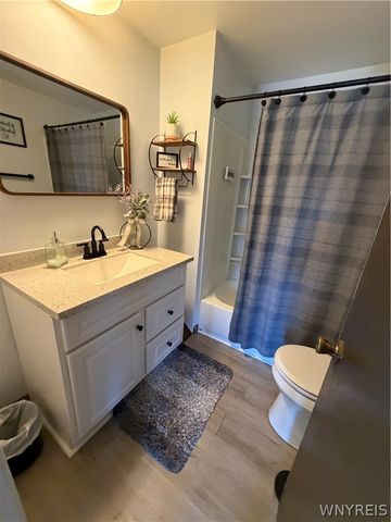 72 Fieldstone Drive, Grand Island, NY 14072