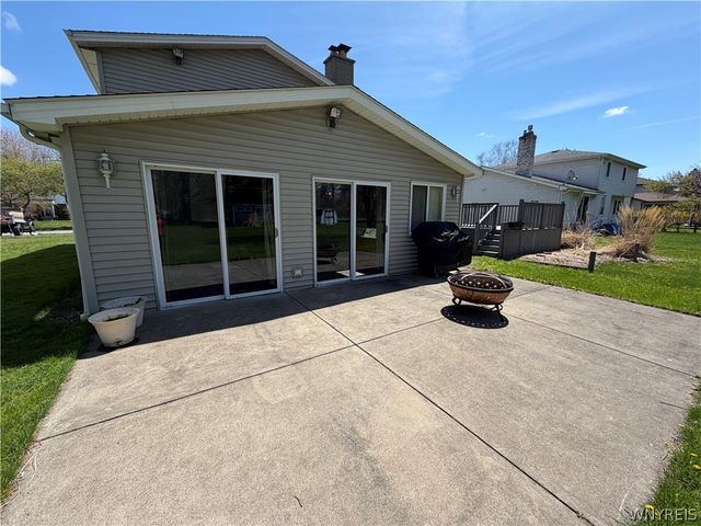 72 Fieldstone Drive, Grand Island, NY 14072