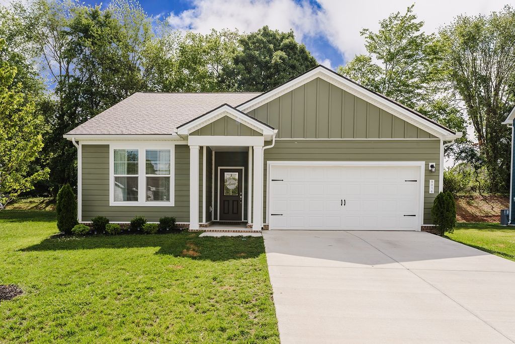 9016 Gant Dr, White House, TN 37188