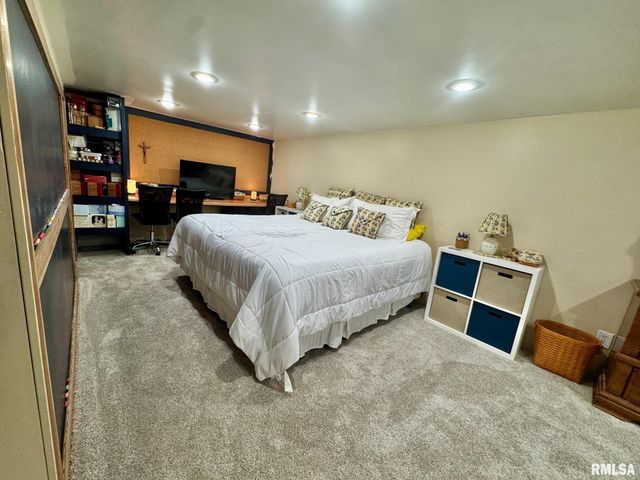 2817 N HARPER Terrace, Peoria, IL 61604