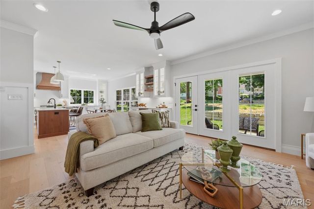 140 W Sarah Avenue, Kirkwood, MO 63122