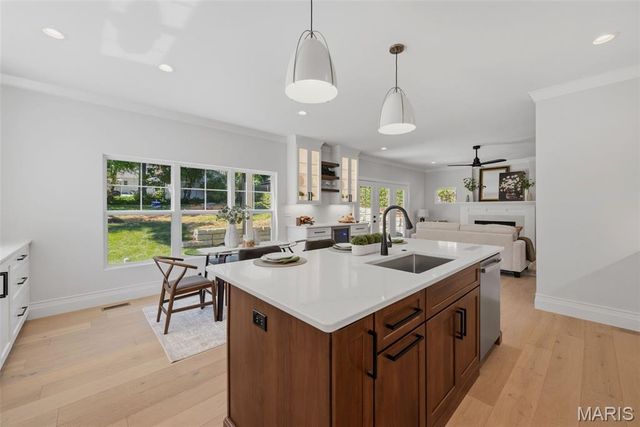 140 W Sarah Avenue, Kirkwood, MO 63122