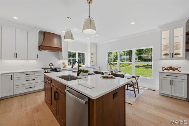 140 W Sarah Avenue, Kirkwood, MO 63122