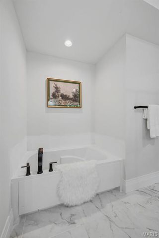 140 W Sarah Avenue, Kirkwood, MO 63122