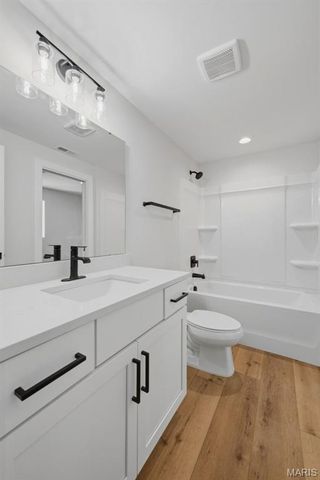 140 W Sarah Avenue, Kirkwood, MO 63122