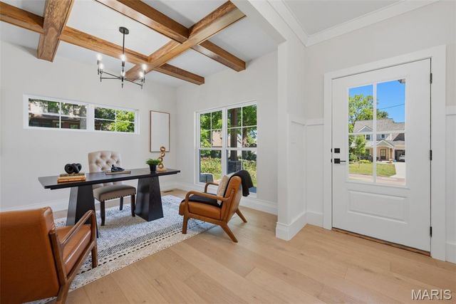 140 W Sarah Avenue, Kirkwood, MO 63122