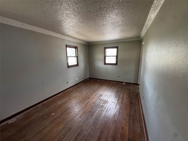 1608 Highview Drive, Des Moines, IA 50315