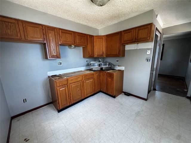 1608 Highview Drive, Des Moines, IA 50315
