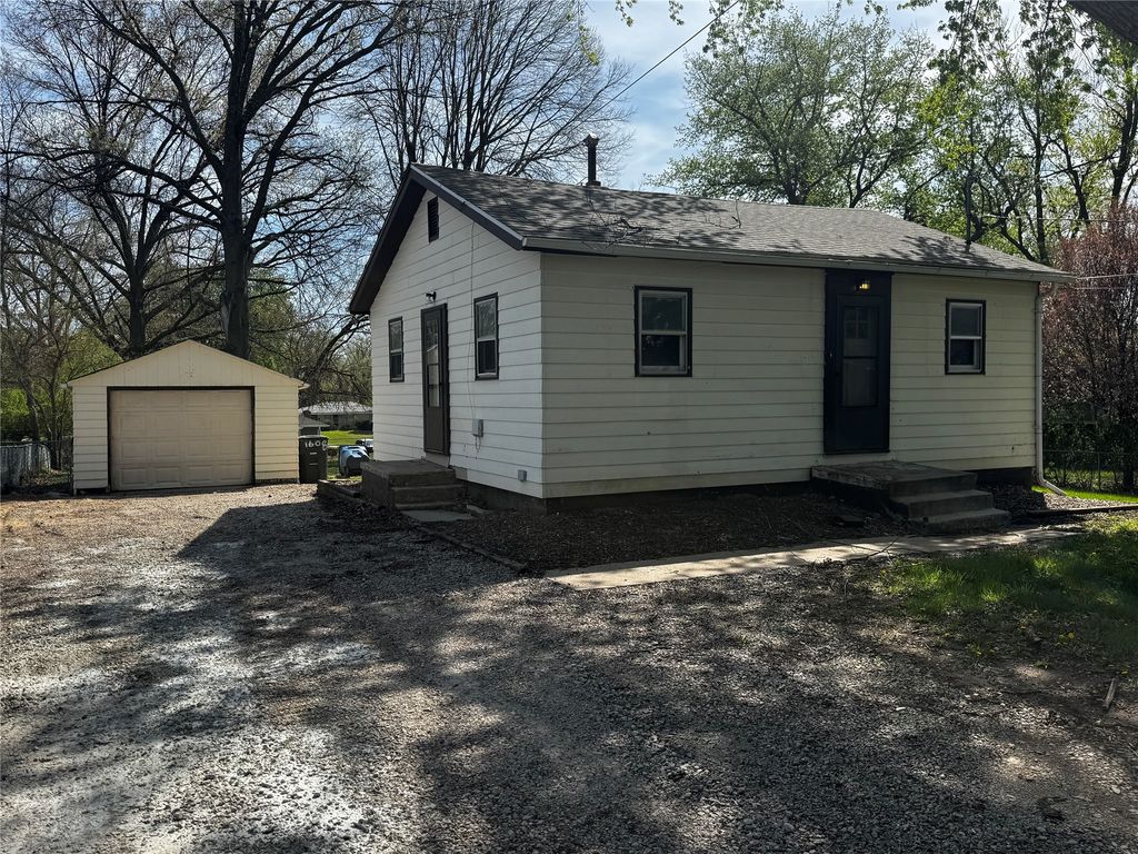 1608 Highview Drive, Des Moines, IA 50315