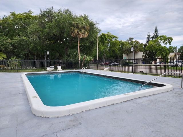 3301 Simms St 12B, Hollywood, FL 33021