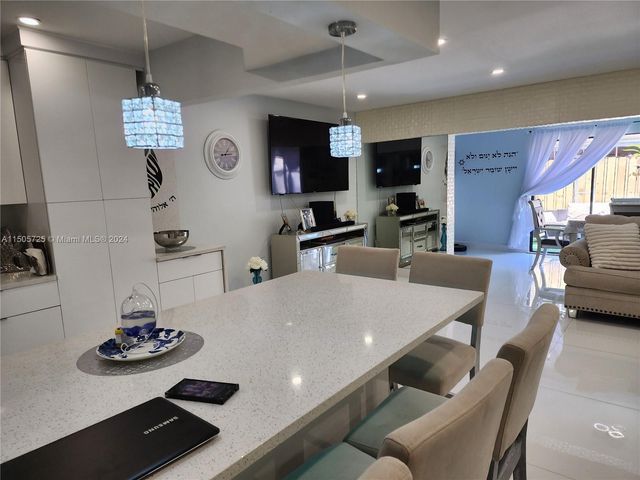 3301 Simms St 12B, Hollywood, FL 33021