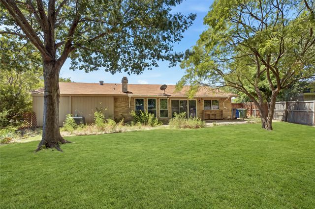 2015 Inverness Drive, Carrollton, TX 75007