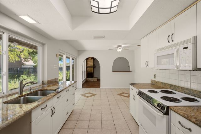 2015 Inverness Drive, Carrollton, TX 75007