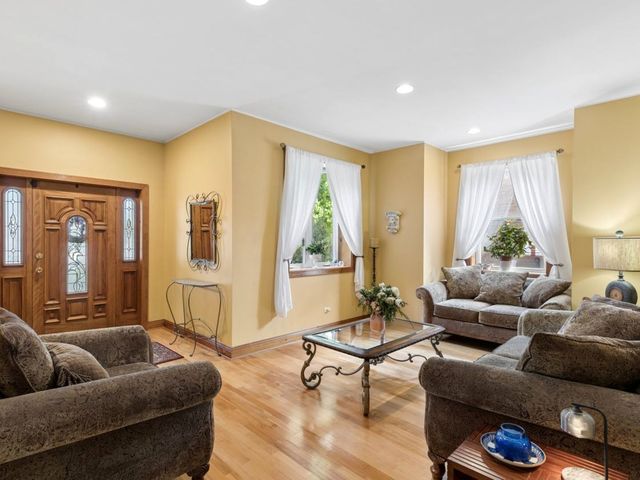 3328 N Plainfield Avenue, Chicago, IL 60634