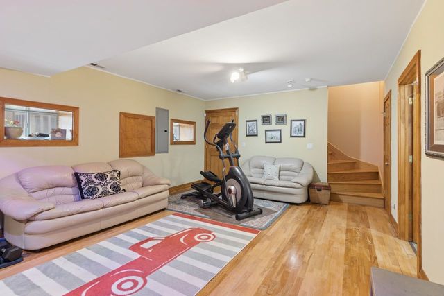 3328 N Plainfield Avenue, Chicago, IL 60634