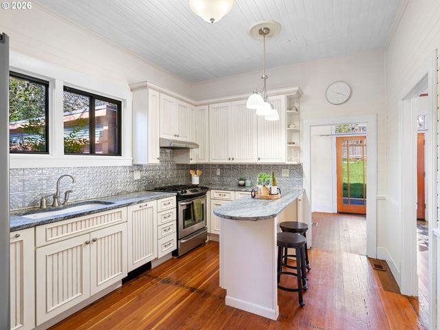 131 Ne TILLAMOOK St, Portland, OR 97212