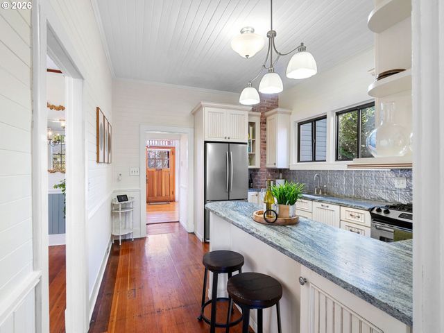 131 Ne TILLAMOOK St, Portland, OR 97212