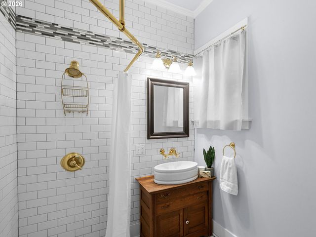 131 Ne TILLAMOOK St, Portland, OR 97212