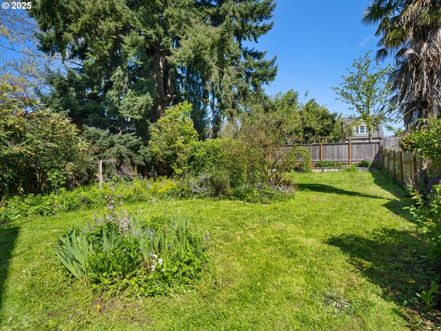131 Ne TILLAMOOK St, Portland, OR 97212