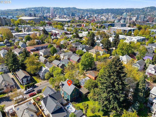 131 Ne TILLAMOOK St, Portland, OR 97212