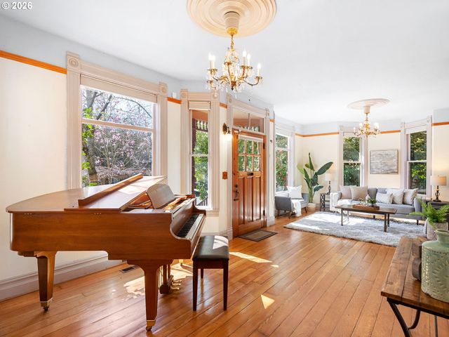 131 Ne TILLAMOOK St, Portland, OR 97212