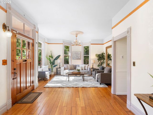 131 Ne TILLAMOOK St, Portland, OR 97212