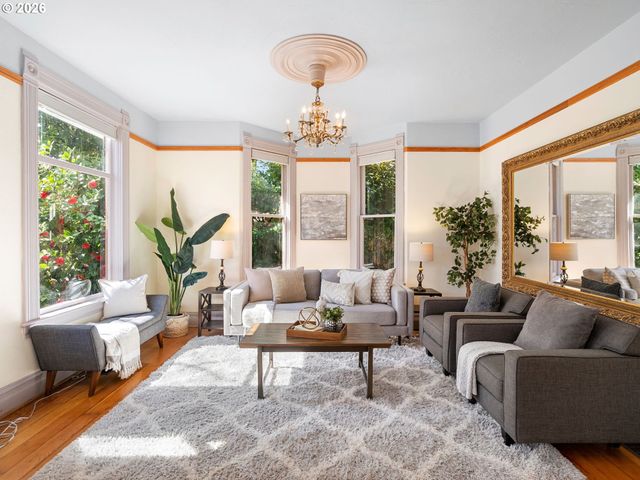 131 Ne TILLAMOOK St, Portland, OR 97212