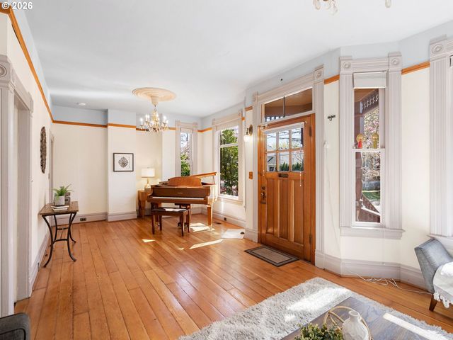 131 Ne TILLAMOOK St, Portland, OR 97212