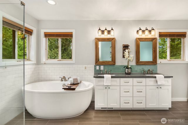 211 210th Avenue NE, Sammamish, WA 98074