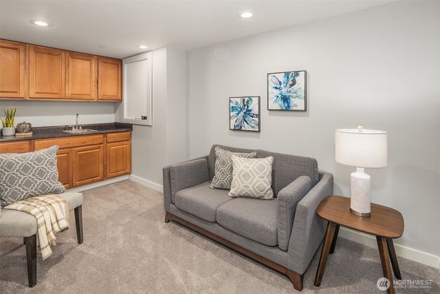 211 210th Avenue NE, Sammamish, WA 98074